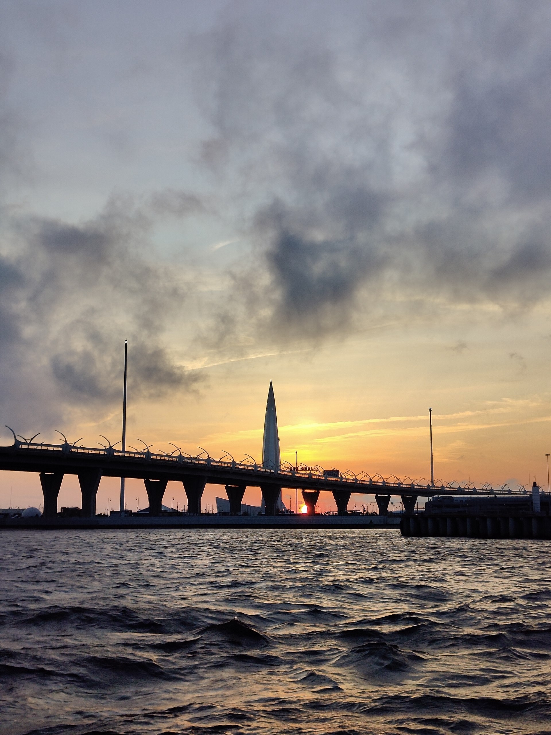 Мост и башня Лахта на закате